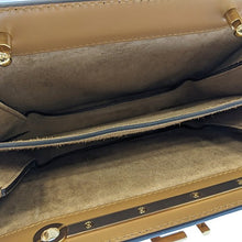 画像をギャラリービューアに読み込む, FENDI<br >フェンディ タッチ