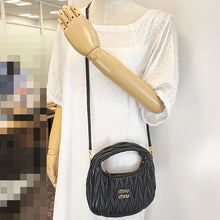 画像をギャラリービューアに読み込む, MIUMIU<br >ワンダー マテラッセレザー ホーボーバッグ