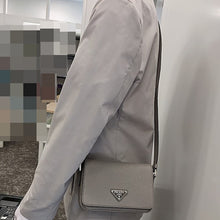 画像をギャラリービューアに読み込む, PRADA<br >ショルダーバッグ