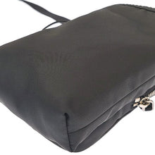 画像をギャラリービューアに読み込む, PRADA<br >Re-Nylon スマートフォンケース