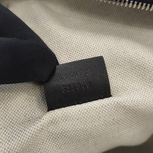 画像をギャラリービューアに読み込む, GUCCI<br >GGエンボス ベルトバッグ