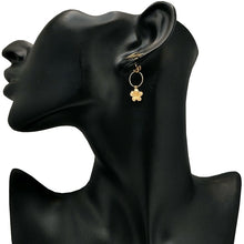 画像をギャラリービューアに読み込む, K18<br />loveロゴ×チャーム付きピアス