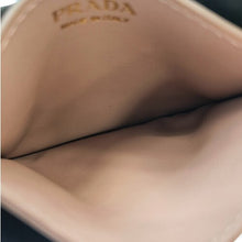 画像をギャラリービューアに読み込む, PRADA<br >カードケース