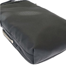 画像をギャラリービューアに読み込む, PRADA<br >Re-Nylon スマートフォンケース