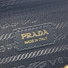 画像をギャラリービューアに読み込む, PRADA<br >トライアングル ミニポーチ