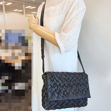 画像をギャラリービューアに読み込む, Bottega Veneta<br >ランプル メッセンジャーバッグ