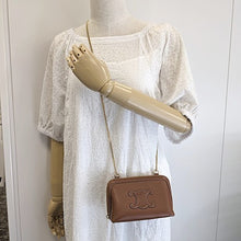 画像をギャラリービューアに読み込む, CELINE<br >チェーン付きクラッチ キュイル トリオンフ