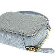 画像をギャラリービューアに読み込む, PRADA<br >サフィアーノトライアングル ミニポーチ