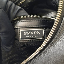 画像をギャラリービューアに読み込む, PRADA<br >クロス ヴィッテロダイノレザー ワンショルダーバッグ