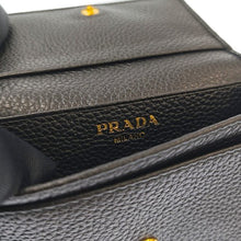 画像をギャラリービューアに読み込む, PRADA<br >カードケース