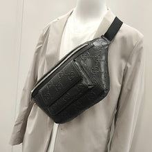画像をギャラリービューアに読み込む, GUCCI<br >GGエンボス ベルトバッグ