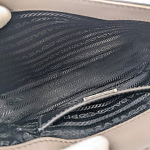 画像をギャラリービューアに読み込む, PRADA<br >ショルダーバッグ