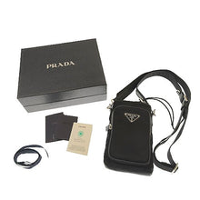 画像をギャラリービューアに読み込む, PRADA<br >Re-Nylon スマートフォンケース