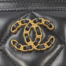 画像をギャラリービューアに読み込む, CHANEL<br >シャネル19 カードケース