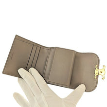 画像をギャラリービューアに読み込む, CELINE<br >スモール フラップウォレット トリオンフ