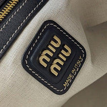 画像をギャラリービューアに読み込む, MIUMIU<br >アイビー レザー トートバッグ