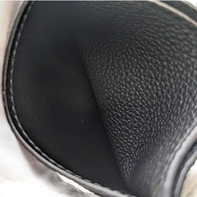 画像をギャラリービューアに読み込む, Louis Vuitton<br >カードケースポルトカルト・LVチャーム