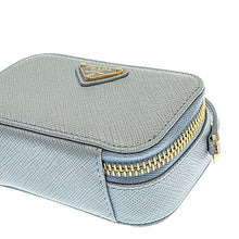 画像をギャラリービューアに読み込む, PRADA<br >サフィアーノトライアングル ミニポーチ