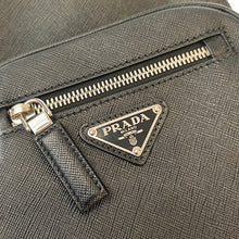 画像をギャラリービューアに読み込む, PRADA<br >ボディバッグ