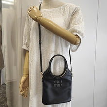 画像をギャラリービューアに読み込む, MIUMIU<br >アイビー レザー ハンドバッグ