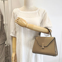 画像をギャラリービューアに読み込む, Valextra<br >ミニ イジィデ