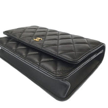 画像をギャラリービューアに読み込む, CHANEL<br >クラシック チェーンウォレット