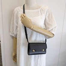 画像をギャラリービューアに読み込む, MARNI<br >トランカルー クラッチバッグ