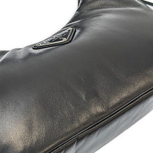 画像をギャラリービューアに読み込む, PRADA<br >Re-Edition 2005 パデッドナッパレザー ショルダーバッグ