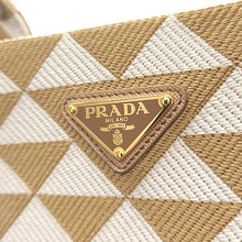 画像をギャラリービューアに読み込む, PRADA<br >シンボル エンブロイダリー ラージハンドバッグ