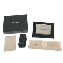 画像をギャラリービューアに読み込む, CHANEL<br >スモールフラップウォレット