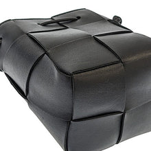 画像をギャラリービューアに読み込む, Bottega Veneta<br >イントレチャート カセット ミニ クロスボディ