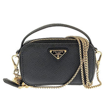 画像をギャラリービューアに読み込む, PRADA<br >トライアングル ミニポーチ