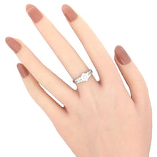 画像をギャラリービューアに読み込む, Pt950<br />ダイヤモンド フラワーリング