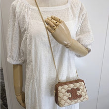 画像をギャラリービューアに読み込む, CELINE<br >チェーン付きクラッチ キュイル トリオンフ