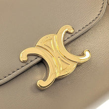 画像をギャラリービューアに読み込む, CELINE<br >スモール フラップウォレット トリオンフ