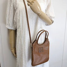 画像をギャラリービューアに読み込む, MIUMIU<br >アイビー レザー ハンドバッグ