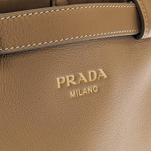 画像をギャラリービューアに読み込む, PRADA<br >バックル ダブルベルト付 スモール