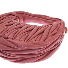 画像をギャラリービューアに読み込む, MIUMIU<br >ワンダー マテラッセレザー ホーボー ミニバッグ