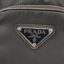 画像をギャラリービューアに読み込む, PRADA<br >Re-Nylon スマートフォンケース