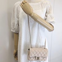 画像をギャラリービューアに読み込む, CHANEL<br >ミニフラップバッグ