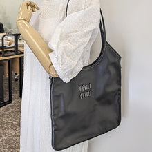 画像をギャラリービューアに読み込む, MIUMIU<br >アイビー レザー トートバッグ