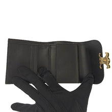 画像をギャラリービューアに読み込む, CELINE<br >スモール フラップウォレット トリオンフ