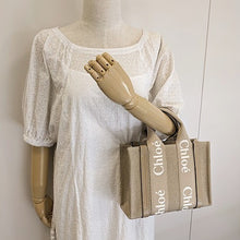 画像をギャラリービューアに読み込む, Chloe<br >Woodyスモールトートバッグ