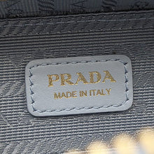 画像をギャラリービューアに読み込む, PRADA<br >サフィアーノトライアングル ミニポーチ