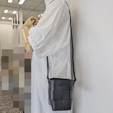 画像をギャラリービューアに読み込む, Bottega Veneta<br >イントレチャート カセット ミニ クロスボディ