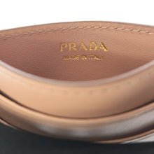画像をギャラリービューアに読み込む, PRADA<br >カードケース