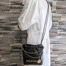 画像をギャラリービューアに読み込む, CHANEL<br >22 ミニ ハンドバッグ