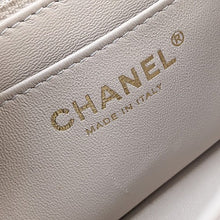 画像をギャラリービューアに読み込む, CHANEL<br >ミニフラップバッグ