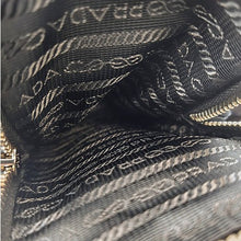 画像をギャラリービューアに読み込む, PRADA<br >Re-Nylon スマートフォンケース