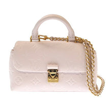 画像をギャラリービューアに読み込む, Louis Vuitton<br >ナノ・マドレーヌ
